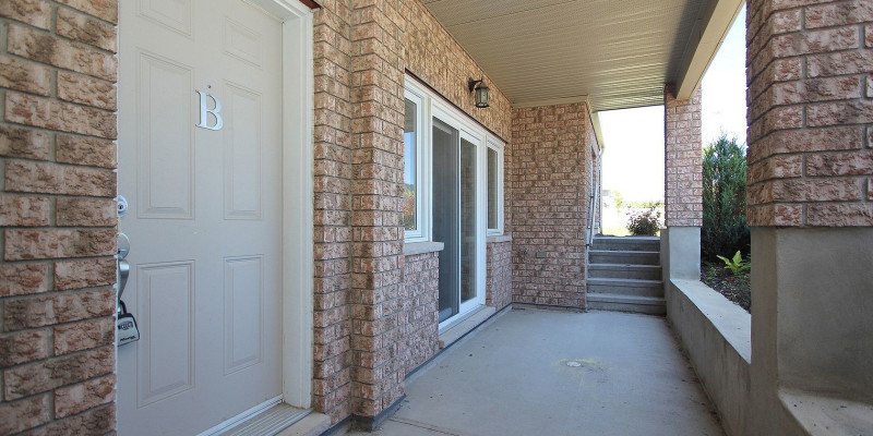 mocha_entrance_and_patio_area