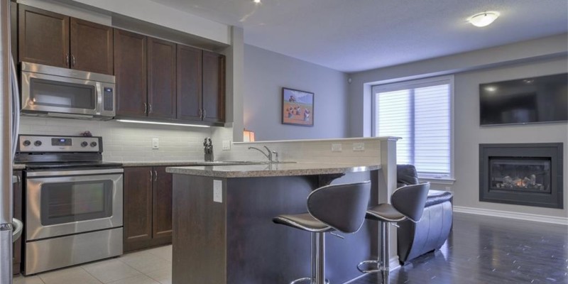 913_bunchberry_kitchen_seating