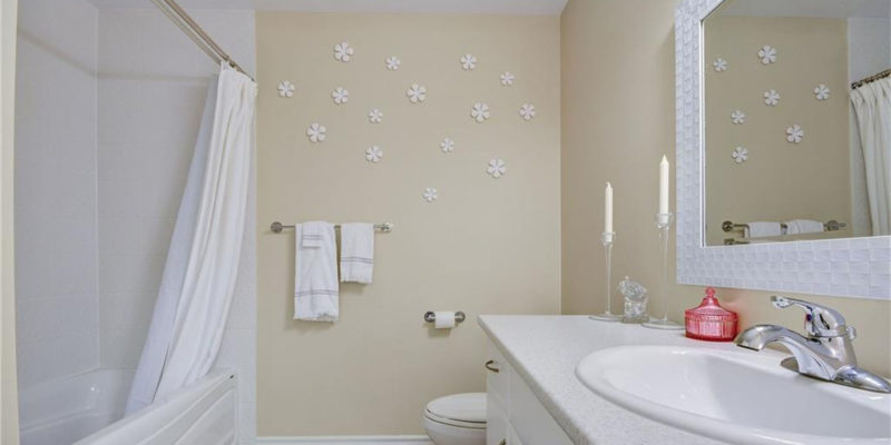 19_full_second_bathroom